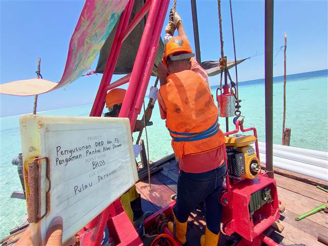 Rig Power Rig di atas ponton, Pulau Derawan