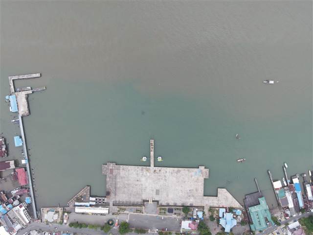 Foto udara drone kawasan pelabuhan